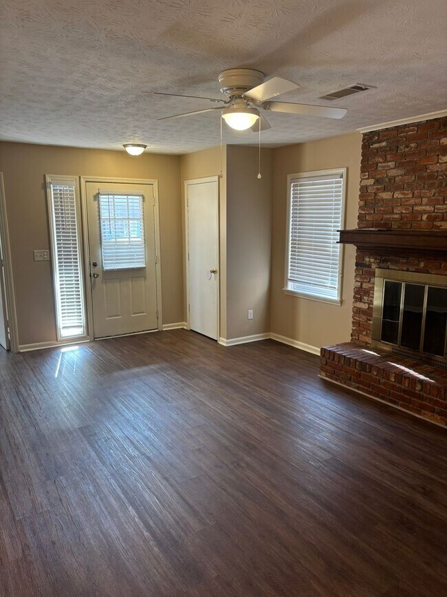 Building Photo - 6313 Olde Towne Dr