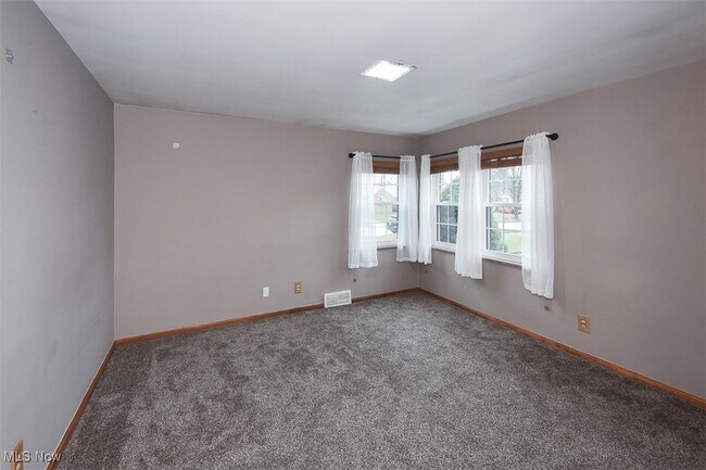 Building Photo - 21775 Hillsdale Ave