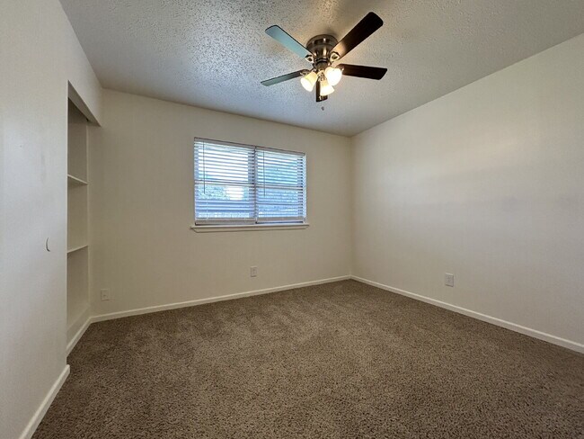 Building Photo - Charming 3-Bedroom Lubbock Home with Cozy ...