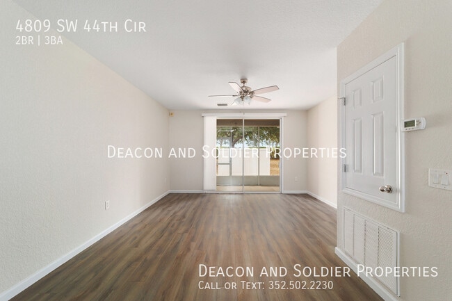 Building Photo - 4809 SW 44th Cir