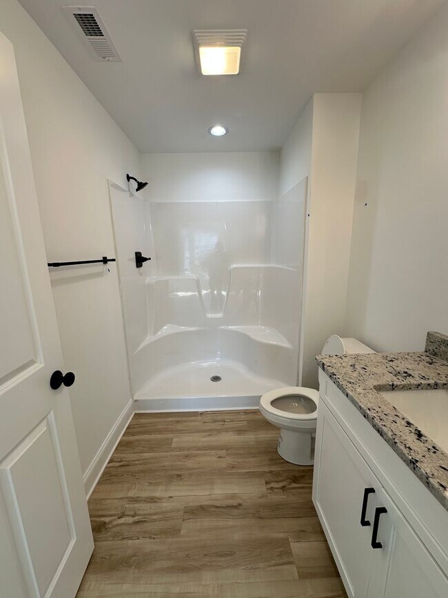 Building Photo - Beautiful new townhouse located in the new...