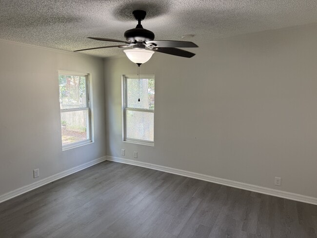 Building Photo - 610 Wolf Run