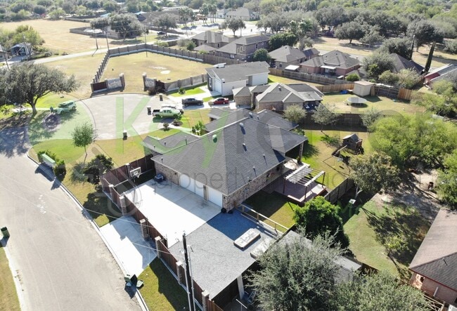 Building Photo - Beautiful 4 Bedroom- 3.5 Bathroom Home in Alamo, TX