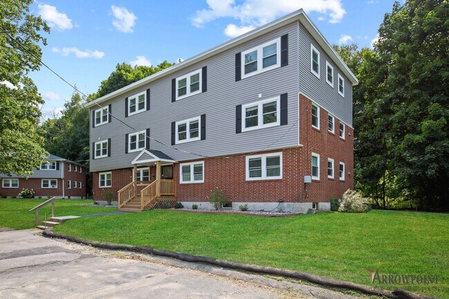 Building Photo - 4 Manor Dr