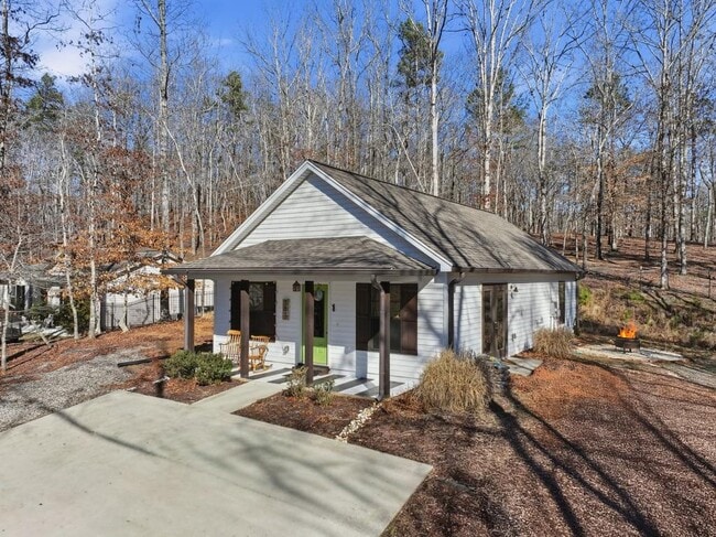 Building Photo - 7621 Maple Pl