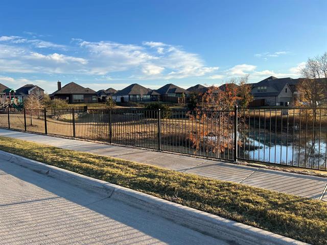 Building Photo - 913 Beverly Dr