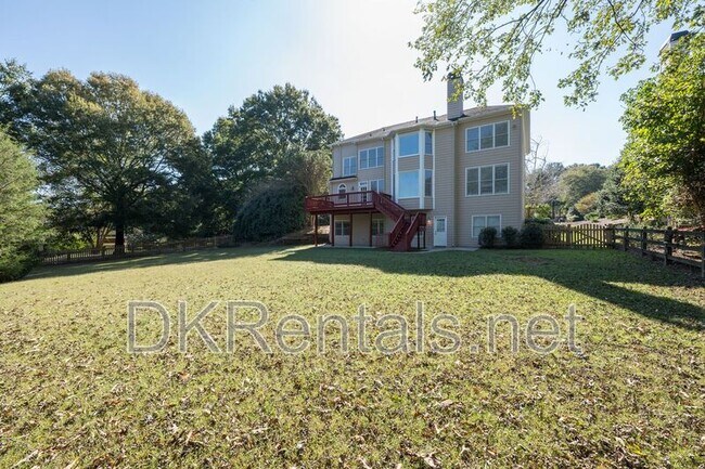 Building Photo - 841 Lakeglen Dr