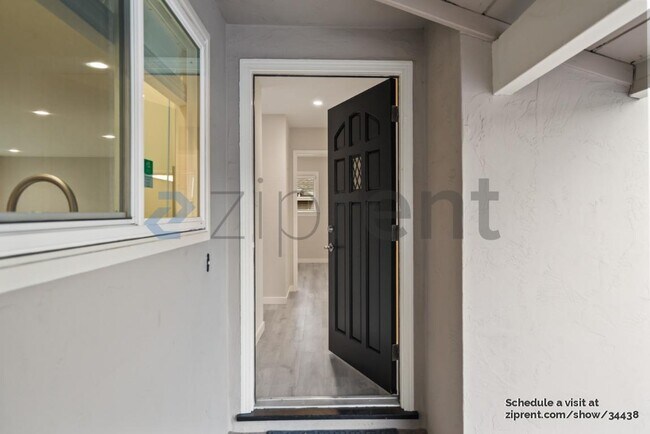 Building Photo - 692 Pomeroy Ave