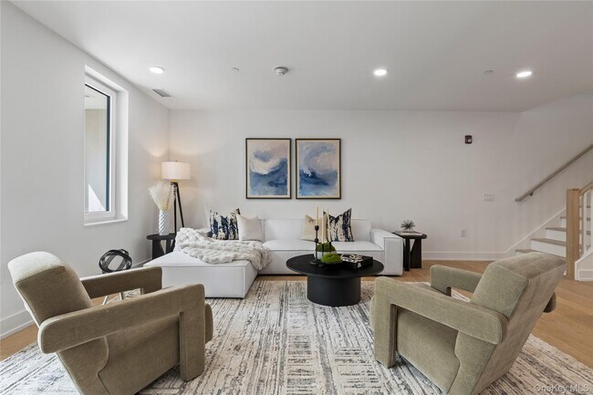 Building Photo - 33 Calvert St