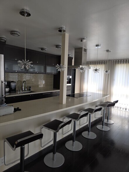 Bar area - 800 W 1st St