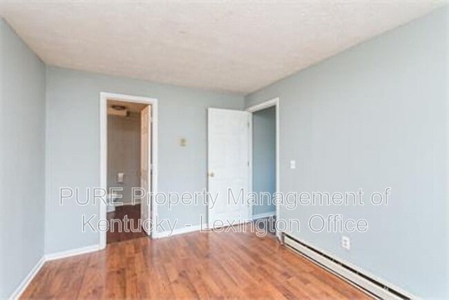 Building Photo - 225 Landings Dr