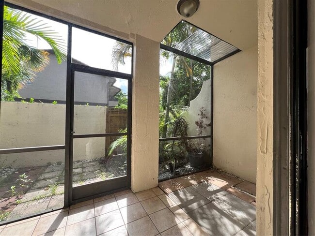 Building Photo - 10605 Royal Palm Blvd