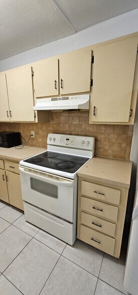 Building Photo - 9614 NW 5th Ave