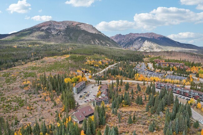 Building Photo - Serenity and Views with this 3 bedroom/3Bathroom Townhome in Buffalo Ridge