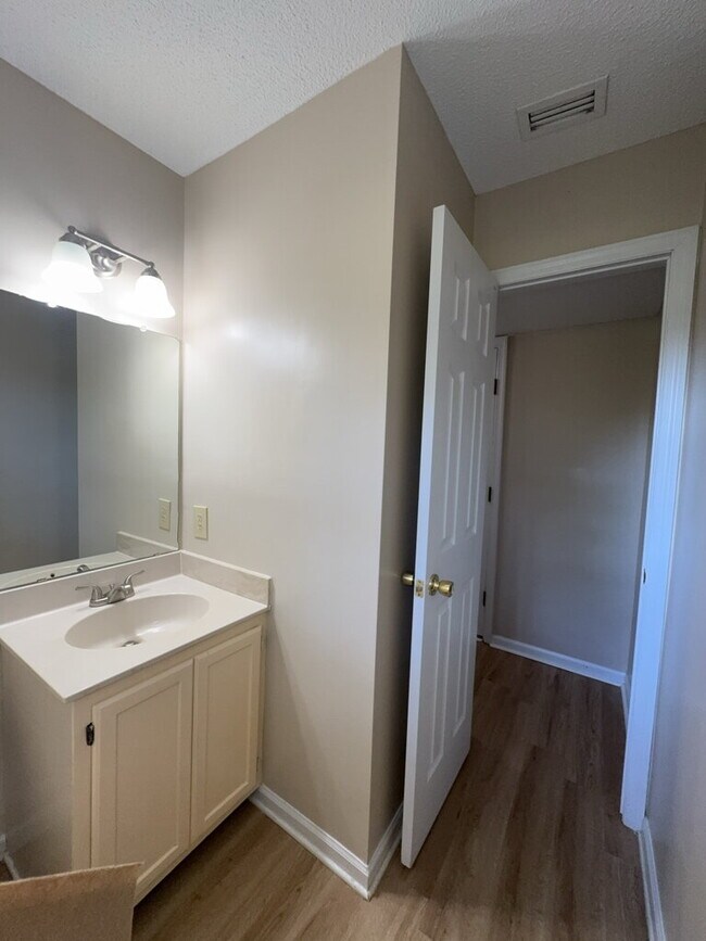 Building Photo - Stunning 3 Bed, 2.5 Bath Home with 1536 Sq Ft in Jacksonville, NC!