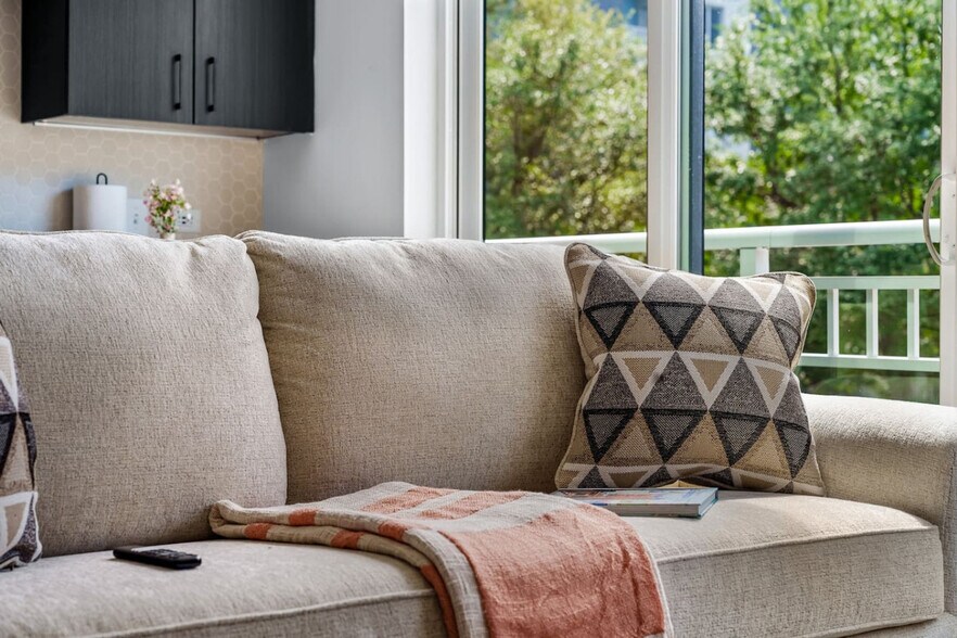 Building Photo - 617 N 12th St