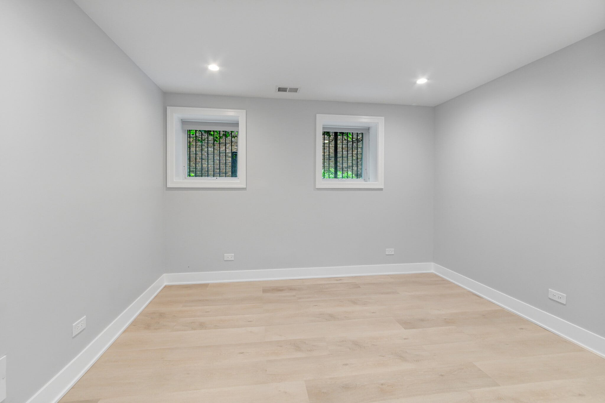 Building Photo - 935 W Winona St