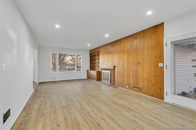 Building Photo - 275 High St