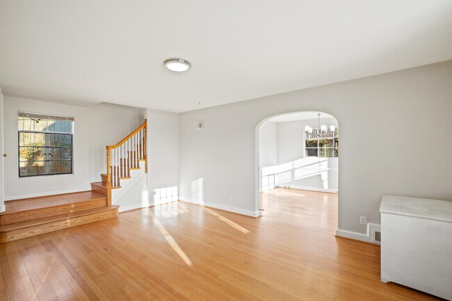 Building Photo - 3100 S Hill St
