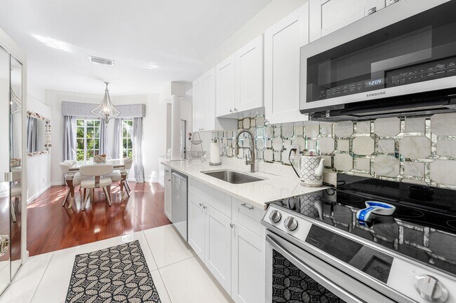 Building Photo - 20 S Lakeshore Dr