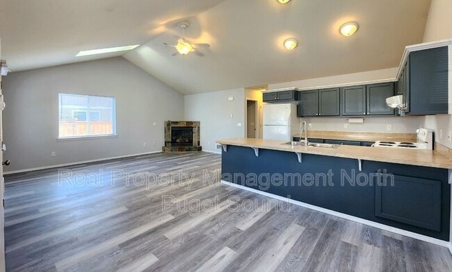 Building Photo - 112 N Gifford Ave