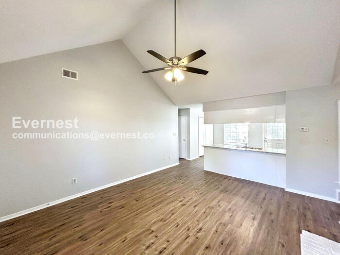 Building Photo - 5949 Shannon Dr