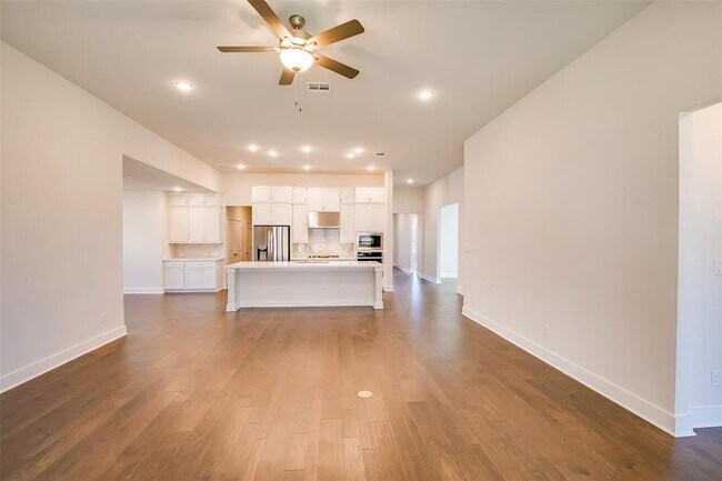 Building Photo - 2900 Miletto Dr