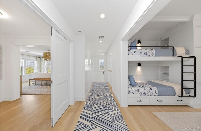 Building Photo - 17 Bayview Rd N