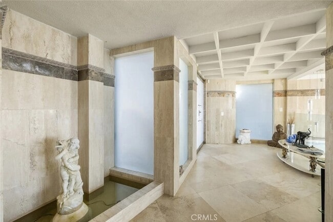 Building Photo - 31877 Circle Dr