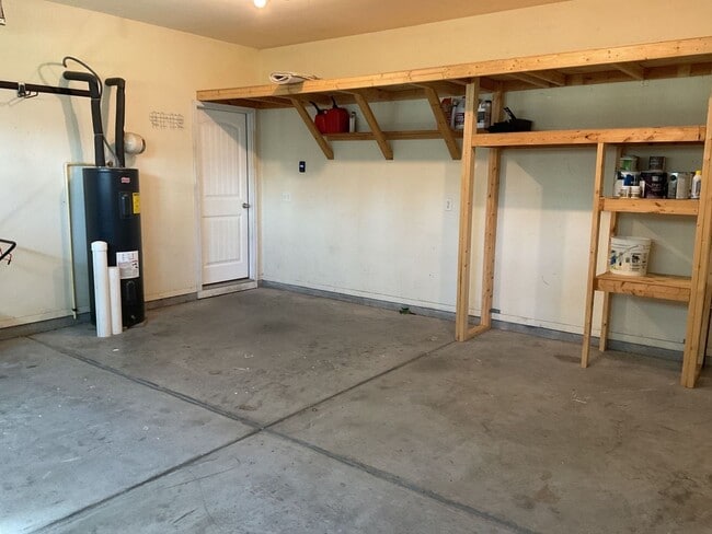 Building Photo - 4 Bedroom 2.5 Bathroom located in Old Mill...