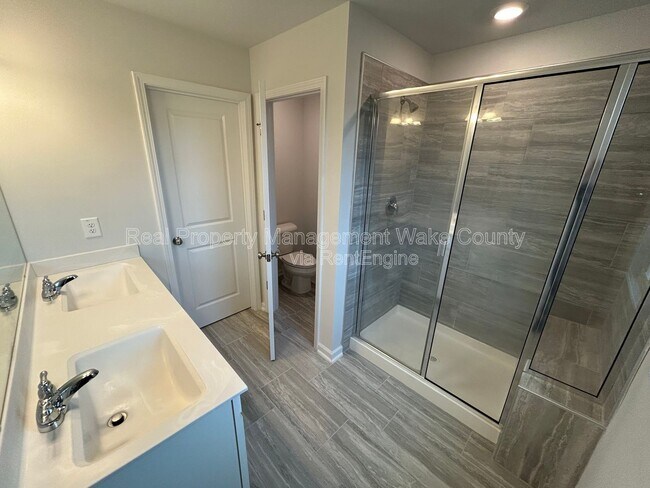 Building Photo - 1041 Shoreside Dr
