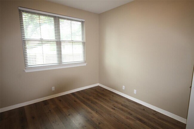 Building Photo - 11558 Spicewood Pkwy