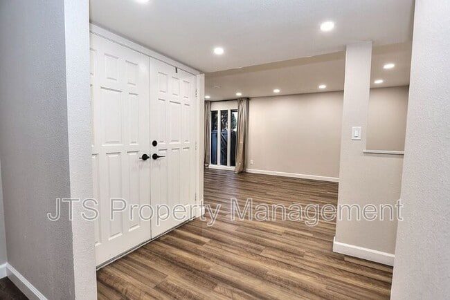 Building Photo - 3160 Watt Ave