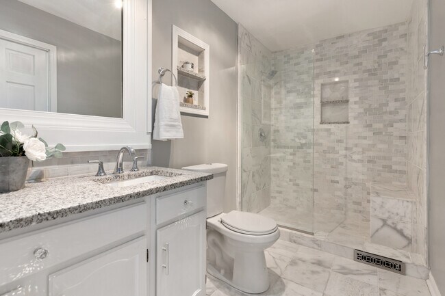 Building Photo - 2158 Pleasure View Rd