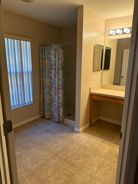 Building Photo - 49 Hemlock Trce