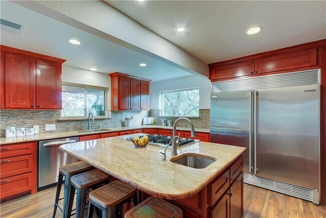 Building Photo - 9305 Granada Hills Dr
