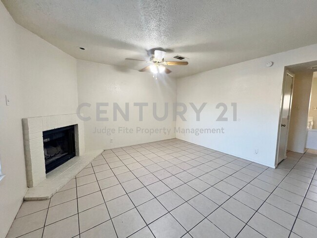 Building Photo - LAST 2 MONTHS RENT FREE!!! Great 2-Story 2/2.5 Condo Close to UNT For Rent!