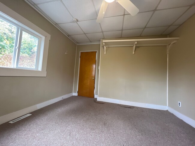 Building Photo - 150 Wellen Ave