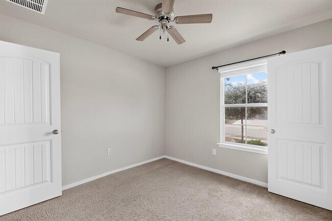 Building Photo - 402 Pentire Way