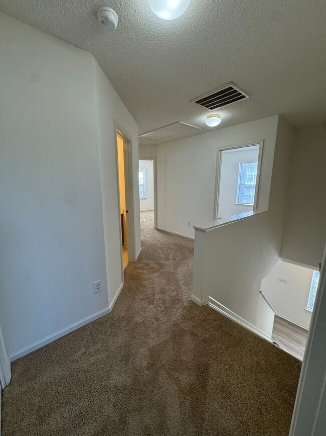 Building Photo - 147 Springwood Ln