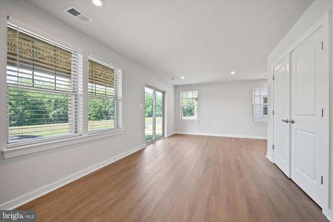 Building Photo - 1051 Venifena Terrace SE