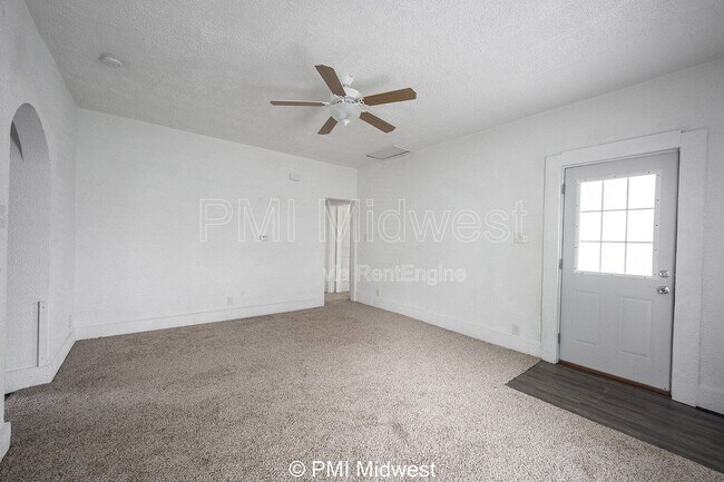 Building Photo - 1433 W 5th St