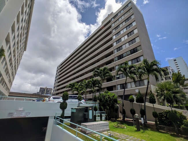 Building Photo - One Bed One Bath One Parking Makiki Close ...