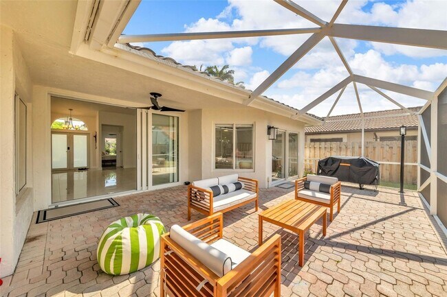Building Photo - 9585 Carousel Cir S