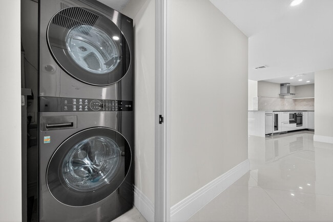 Building Photo - 1200 S Flagler Dr