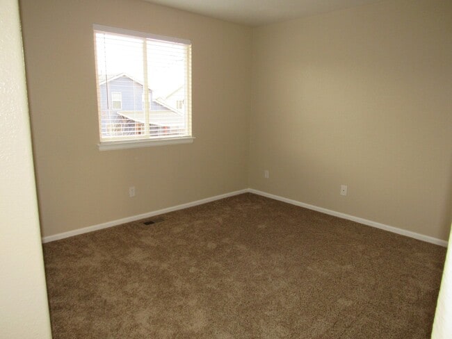 Building Photo - Spacious 4 bedroom plus loft in Brighton