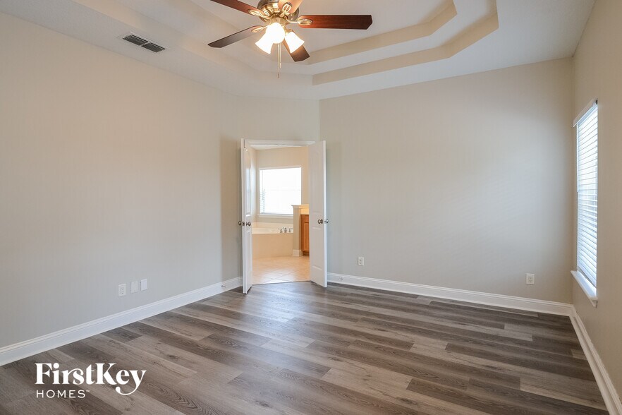 Building Photo - 14744 Falling Waters Dr