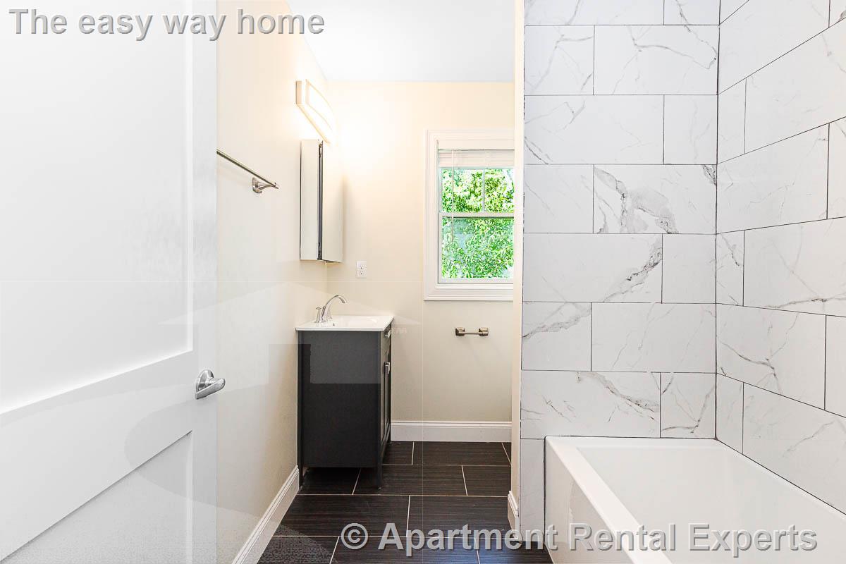 Building Photo - 120 Jerome St