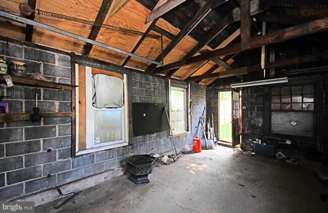 Building Photo - 242 E 8th Ave