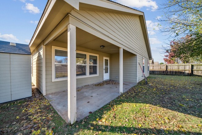 Building Photo - Perfect Home In The Heart of Bixby!